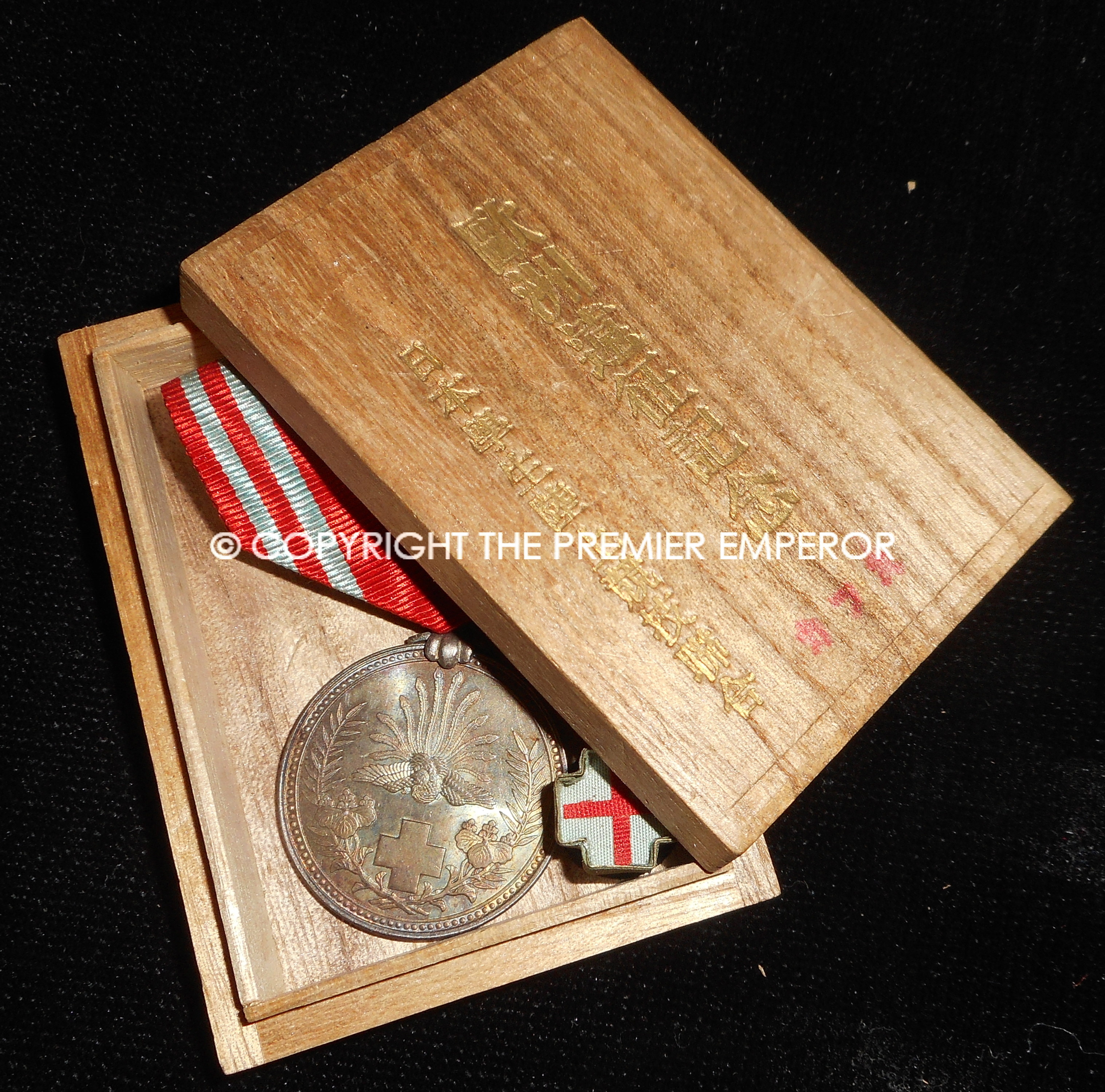 Japan. The Japanese Red Cross Society medal in box of issue. Circa.1939/45