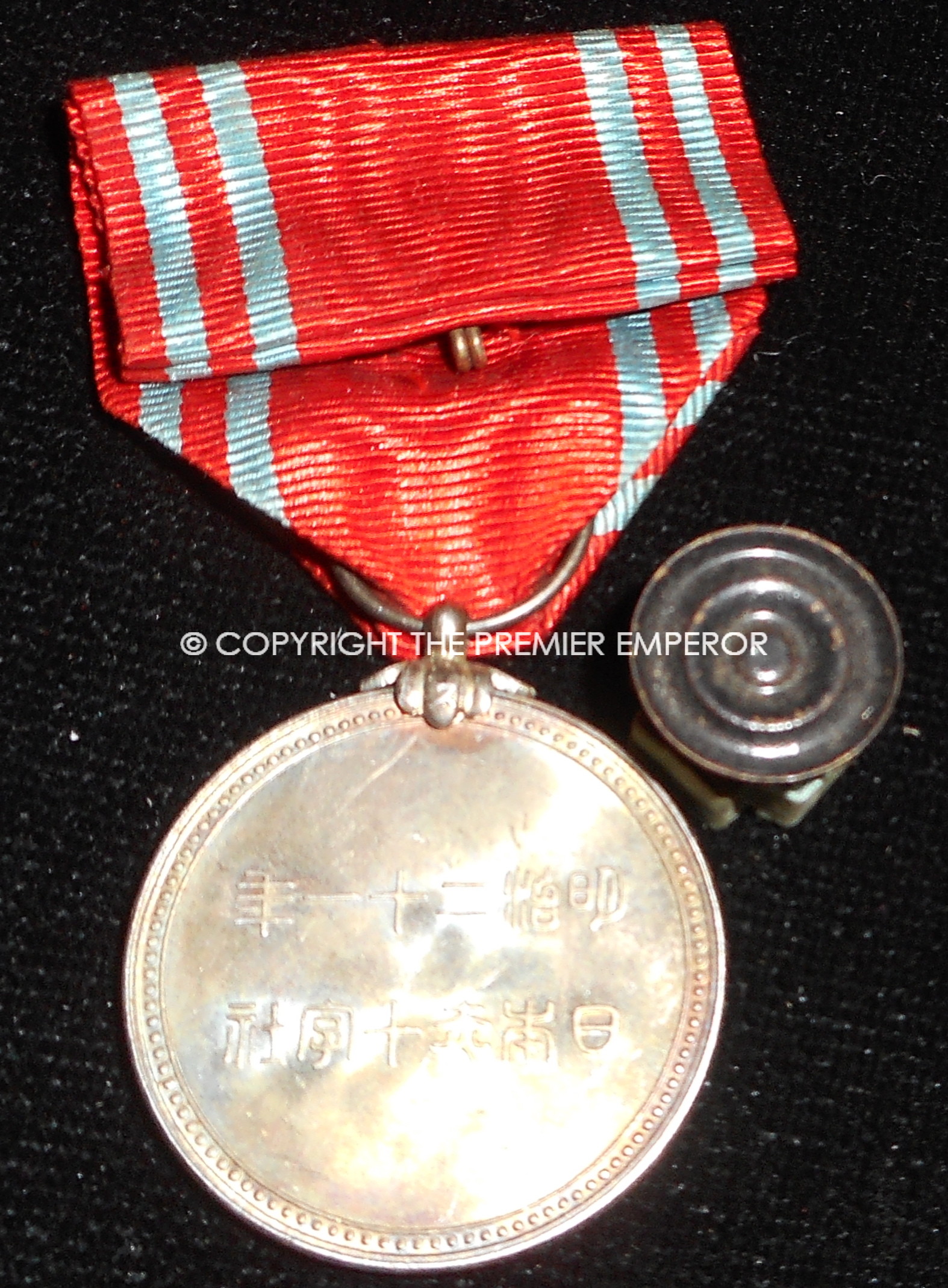 Japan. The Japanese Red Cross Society medal in box of issue. Circa.1939/45
